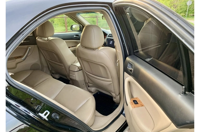 Honda Accord cena 21900 przebieg: 274690, rok produkcji 2005 z Człuchów małe 106